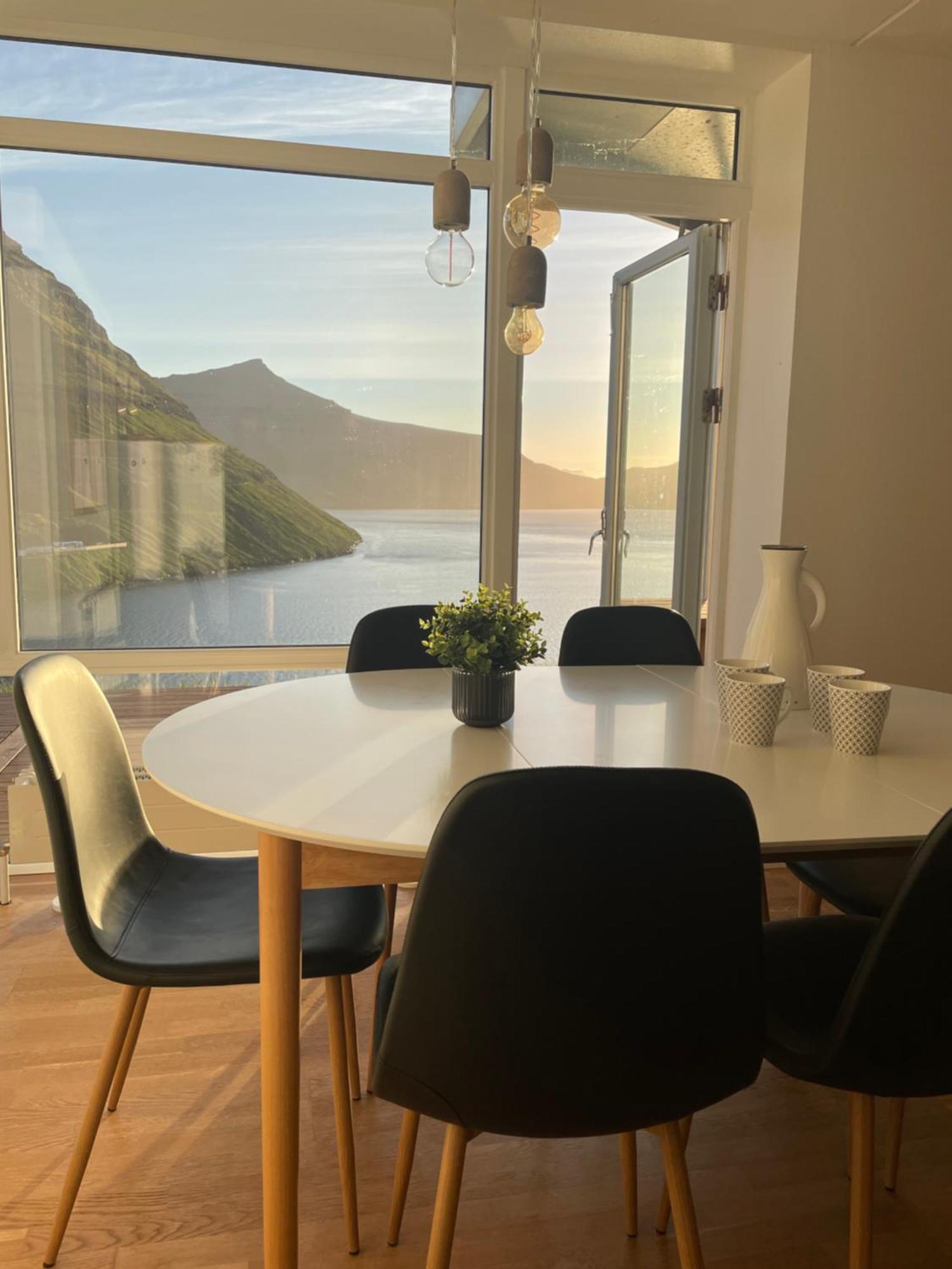 Unique Sea & Landscape View And Spacious Apartment Klaksvík Exterior foto