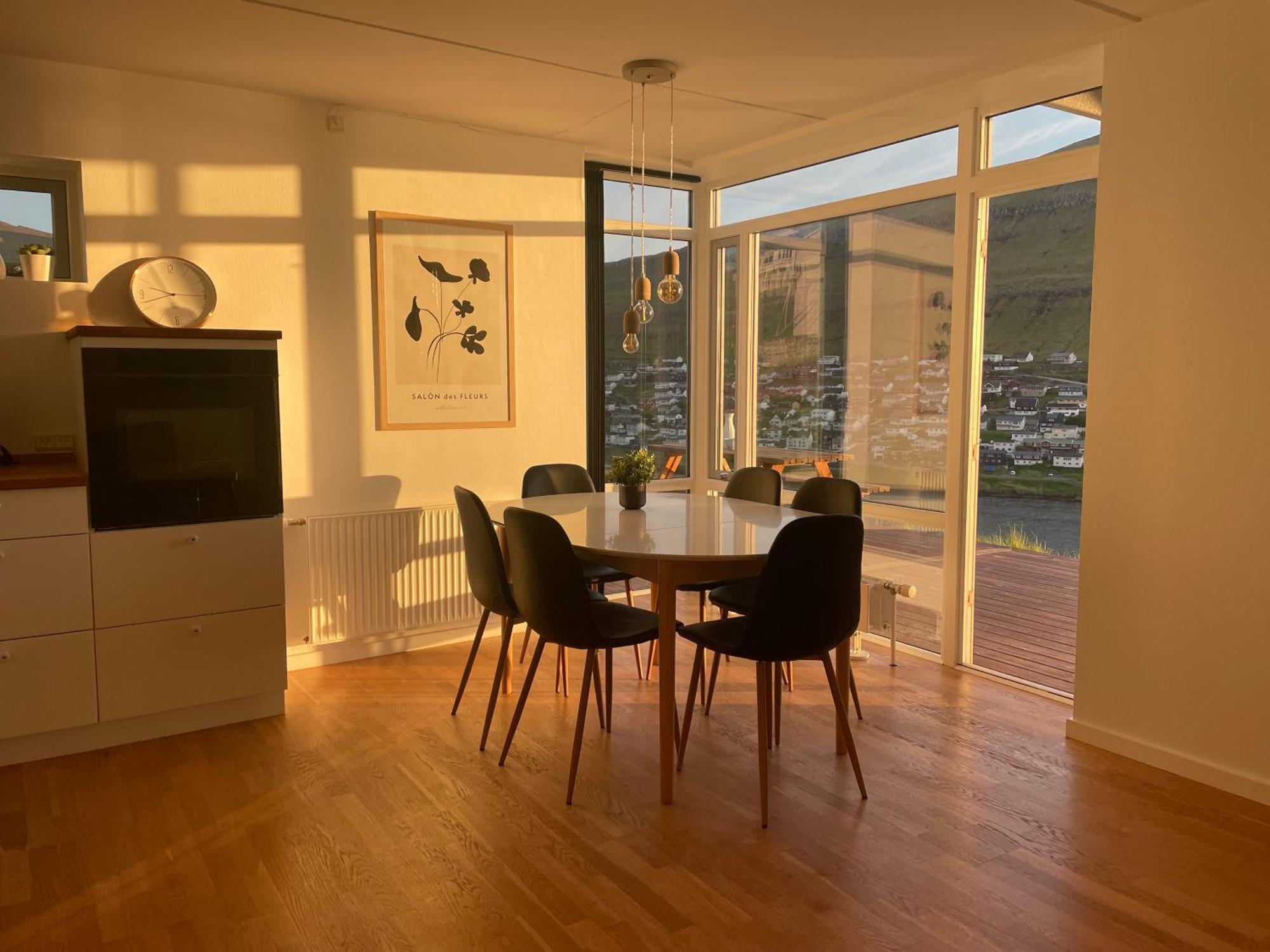 Unique Sea & Landscape View And Spacious Apartment Klaksvík Exterior foto