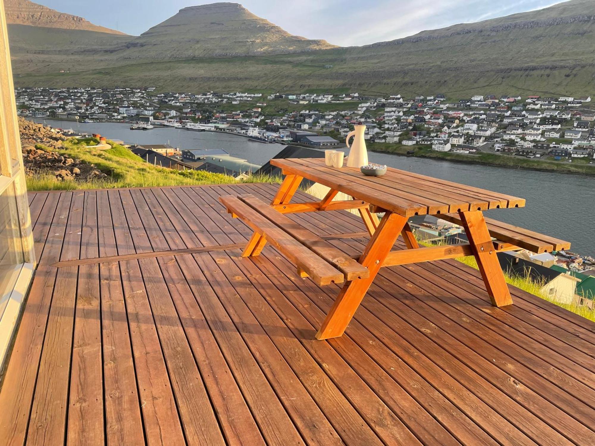 Unique Sea & Landscape View And Spacious Apartment Klaksvík Exterior foto